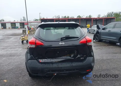 2019 Nissan Kicks Sr z USA, uszkodzony, nr VIN 3N1CP5CU5KL529571